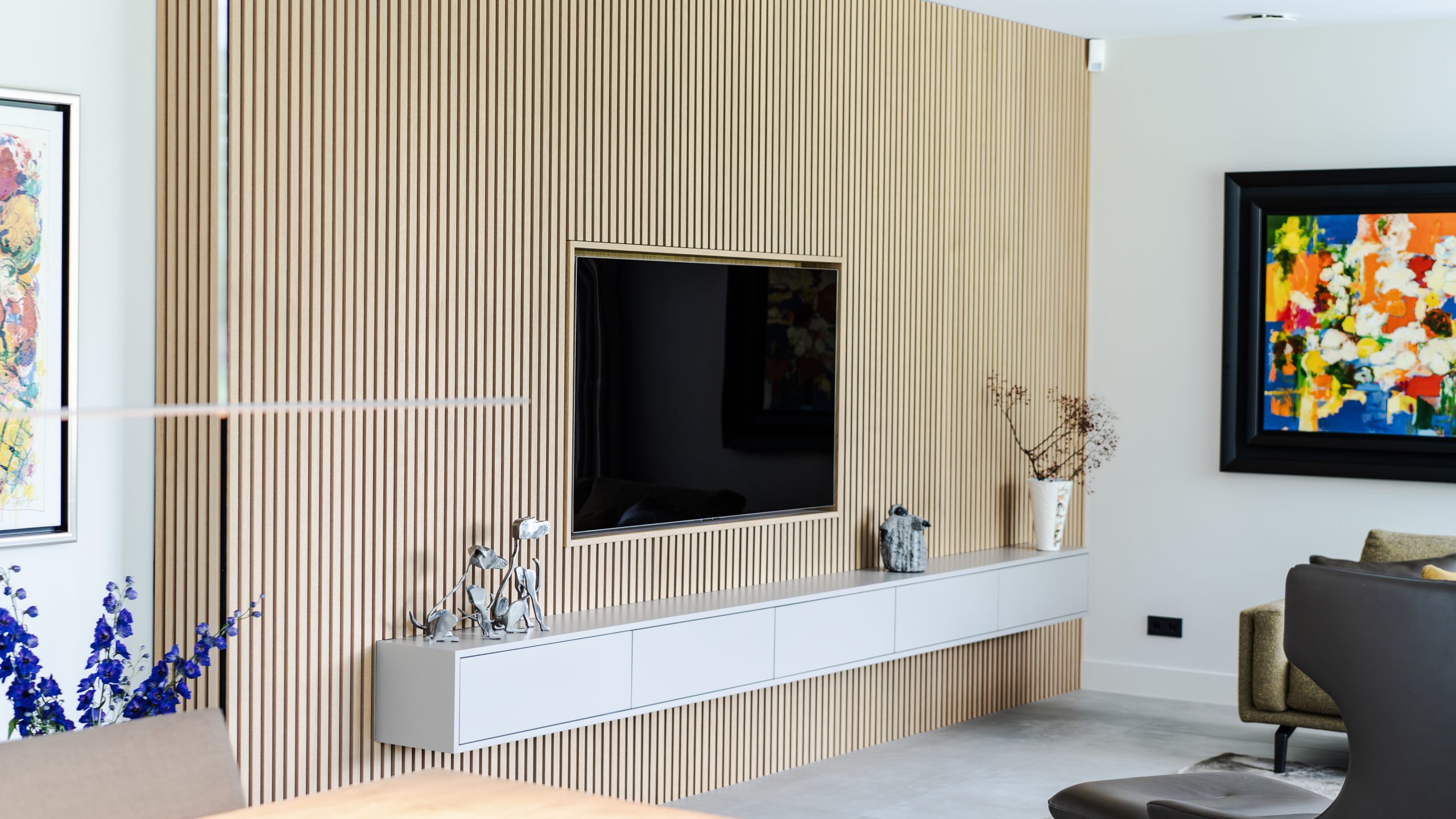 Akoestische wand met geintegreerd tv-meubel